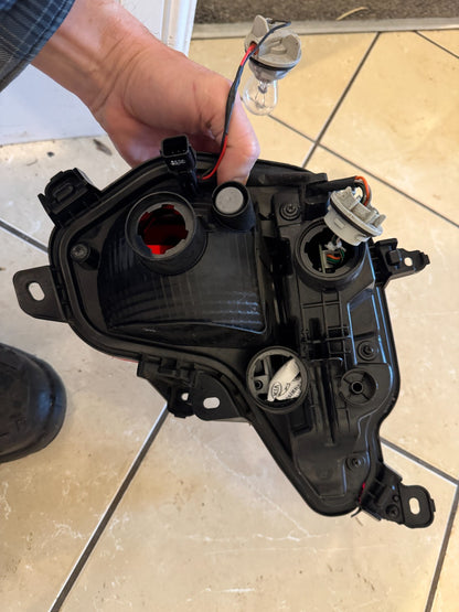 HYUNDAI TUCSON NX4 2020+ REAR LIGHT DRIVER SIDE GENUINE DAMAGED 92406-N7400