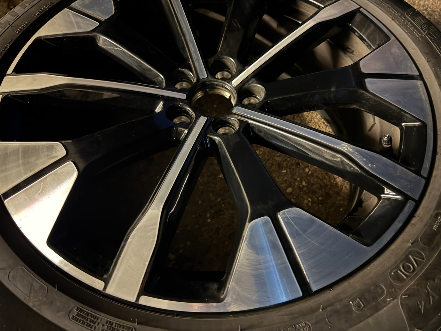 1x 2025 VOLVO 20" XC 60 alloy wheel 32461367 Original 20x8J and 6mm tyre