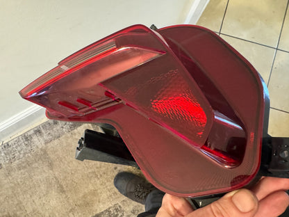 HYUNDAI TUCSON NX4 2020+ REAR LIGHT DRIVER SIDE GENUINE DAMAGED 92406-N7400
