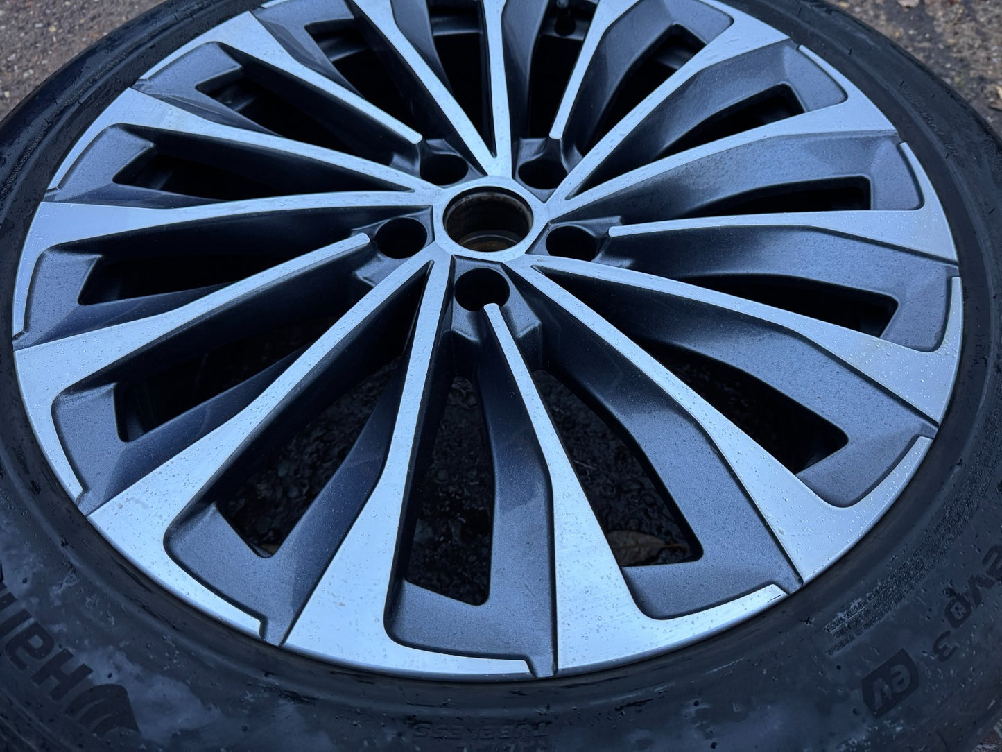 1x 20" 9J Skoda Enyaq iV electric SUV "Neptune" alloy wheel 5la601025at inc TYRE