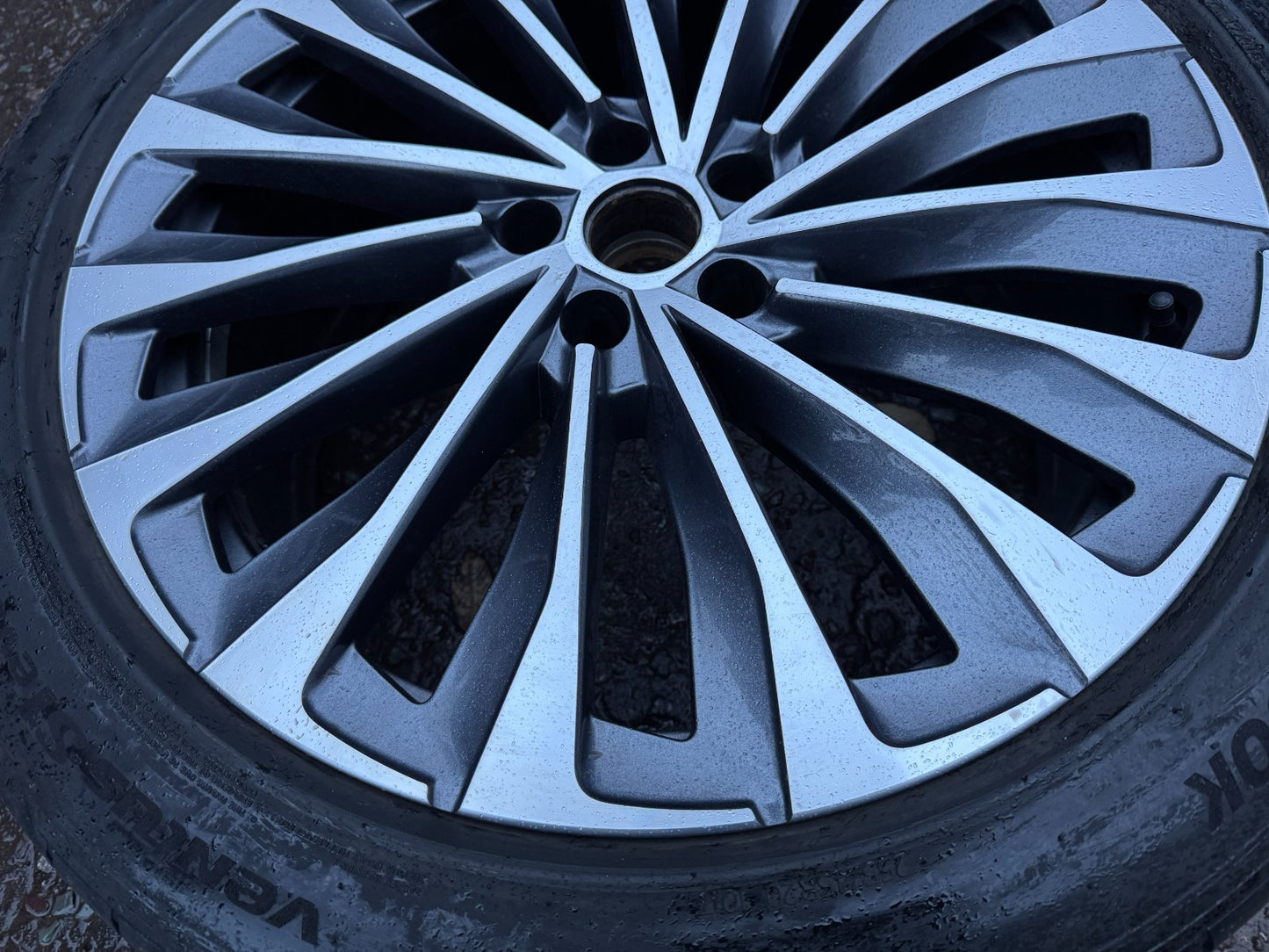 1x 20" 9J Skoda Enyaq iV electric SUV "Neptune" alloy wheel 5la601025at inc TYRE