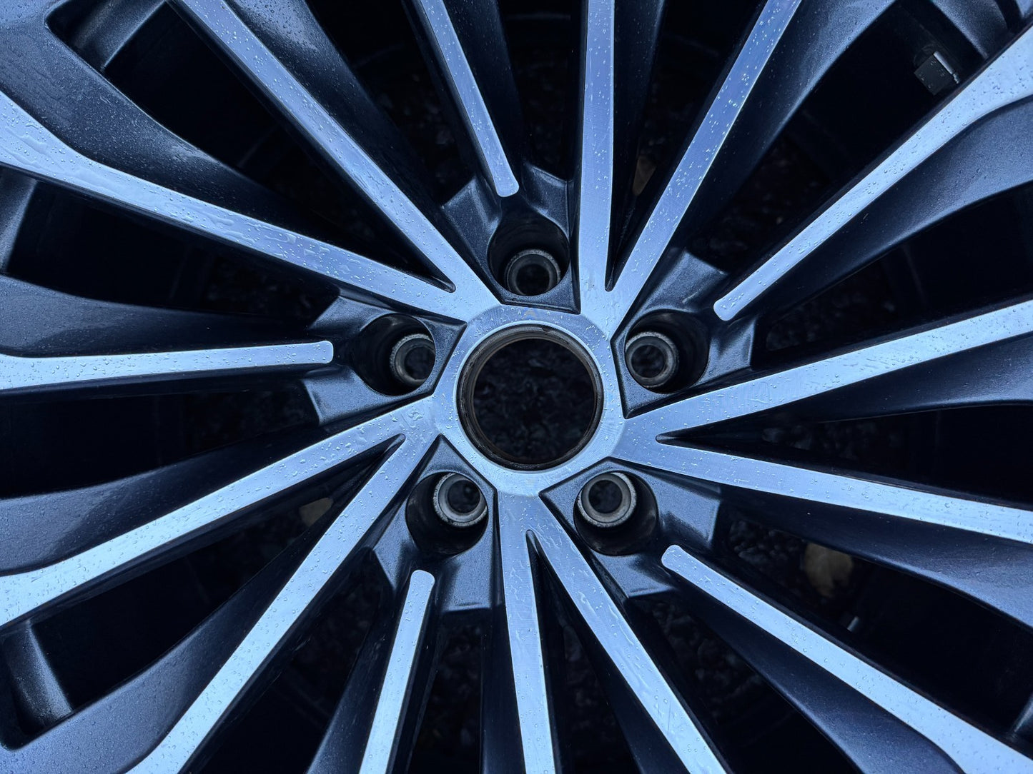 1x 20" 9J Skoda Enyaq iV electric SUV "Neptune" alloy wheel 5la601025at inc TYRE