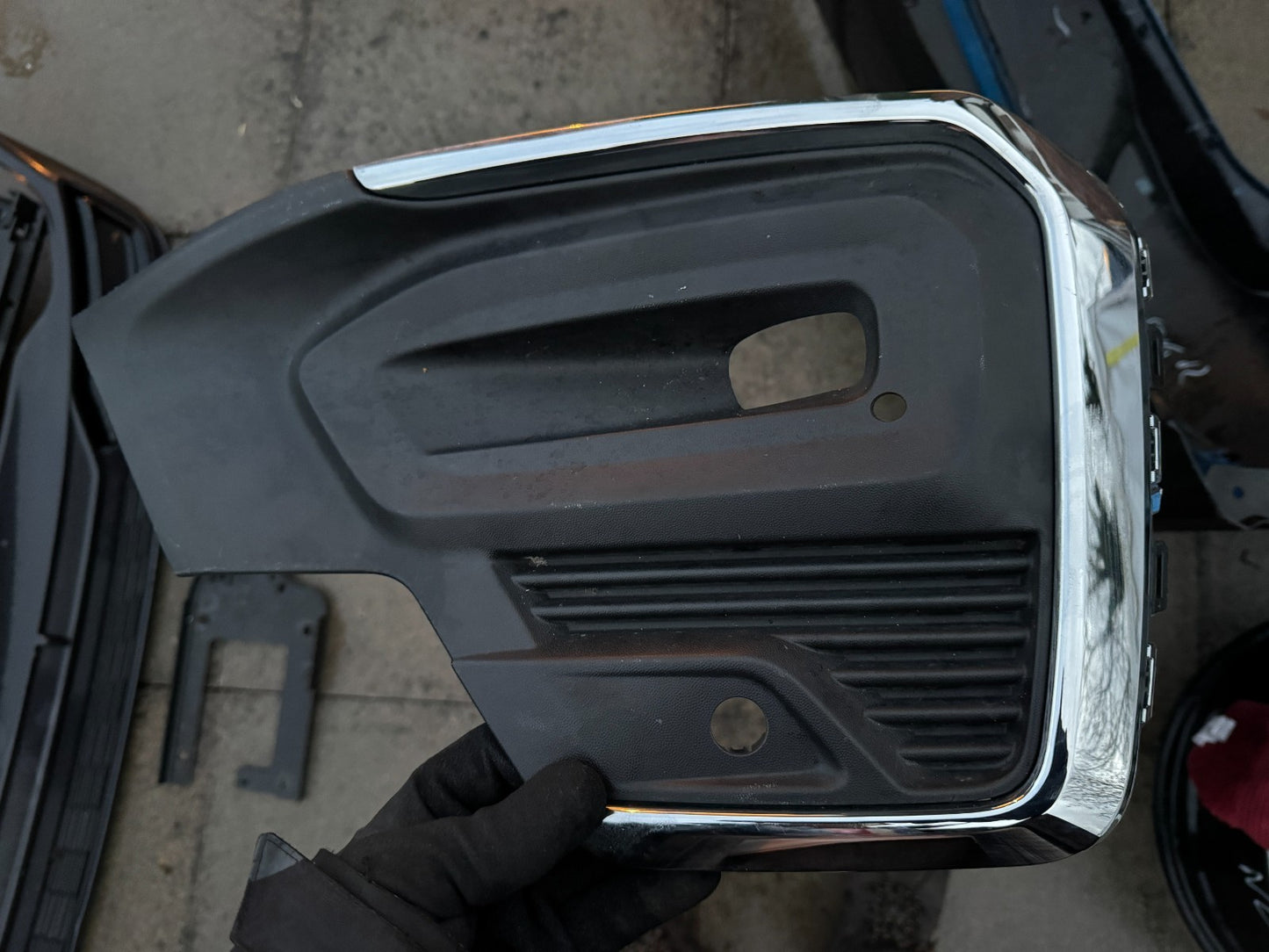 Ford Tourneo 2024 Front right front fog light trim grill 2KF853666B Very Good