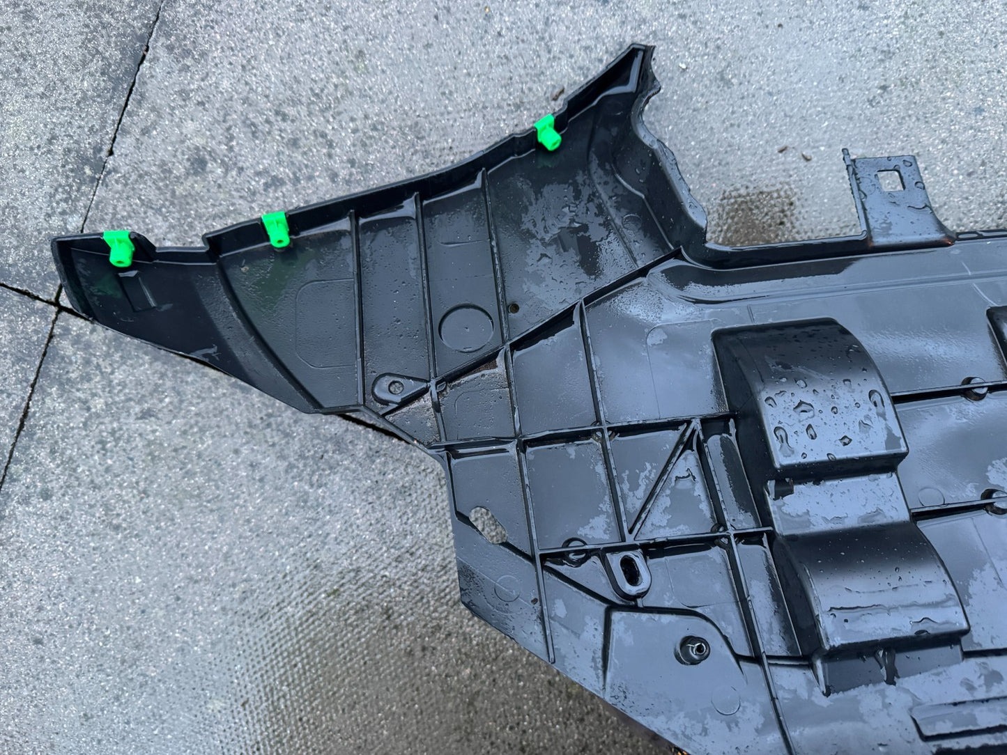 2025 Volvo XC60 Front Bumper Under Tray 2022 ON 32399301 Genuine