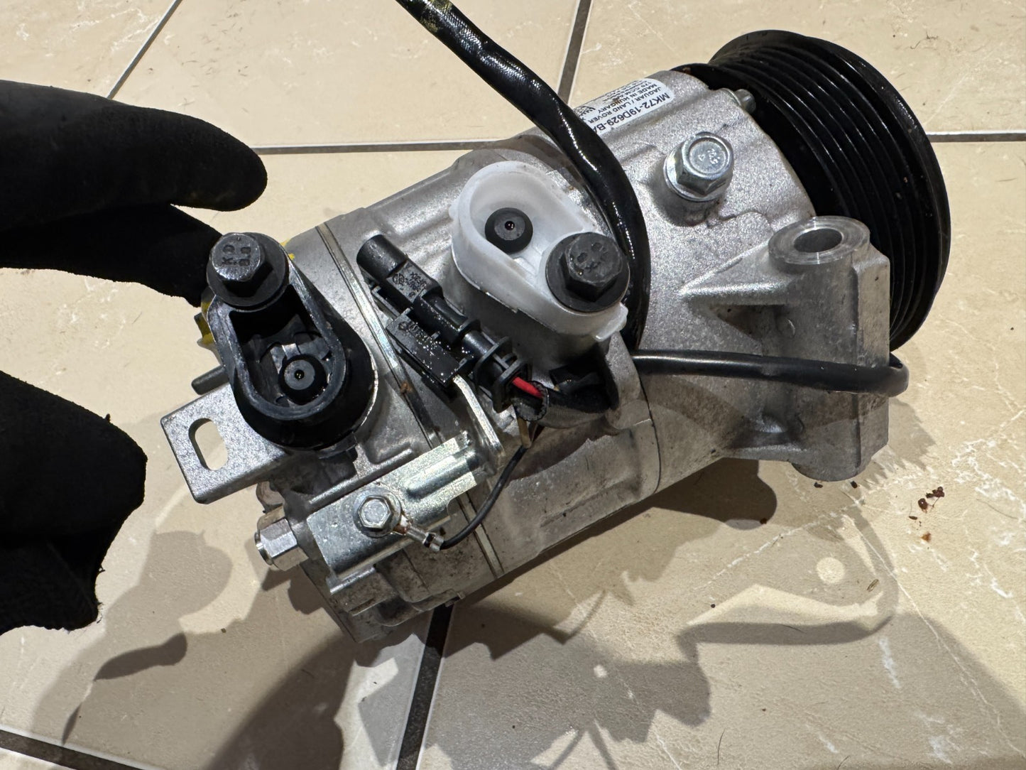 2024 MK7219D629BA MK72-19D629-BA COMPRESSORE AC CLIMA LAND ROVER DAMAGED