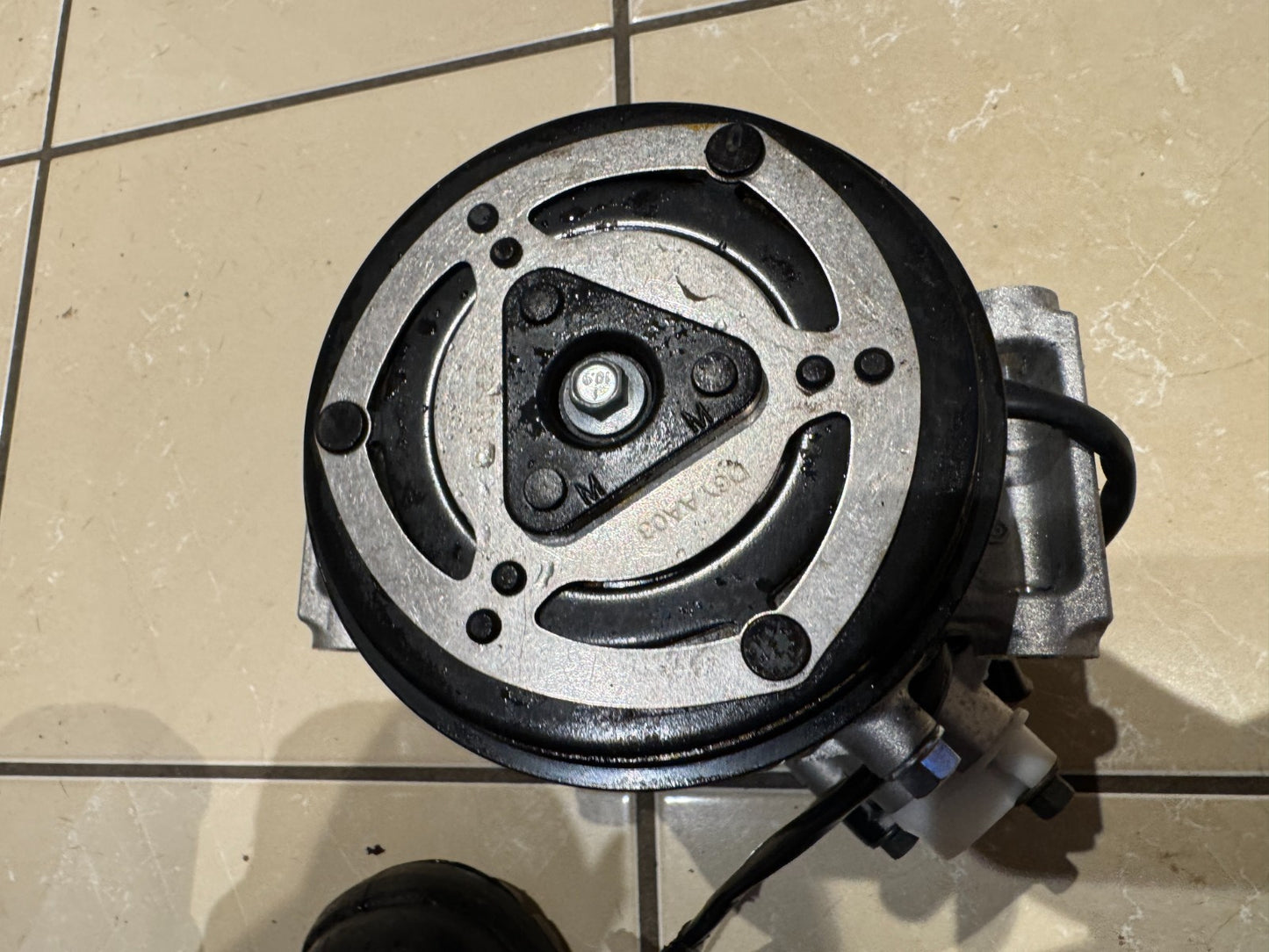 2024 MK7219D629BA MK72-19D629-BA COMPRESSORE AC CLIMA LAND ROVER DAMAGED