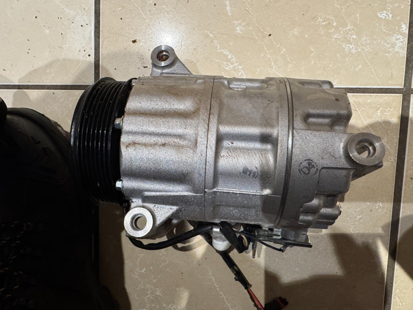 2024 MK7219D629BA MK72-19D629-BA COMPRESSORE AC CLIMA LAND ROVER DAMAGED
