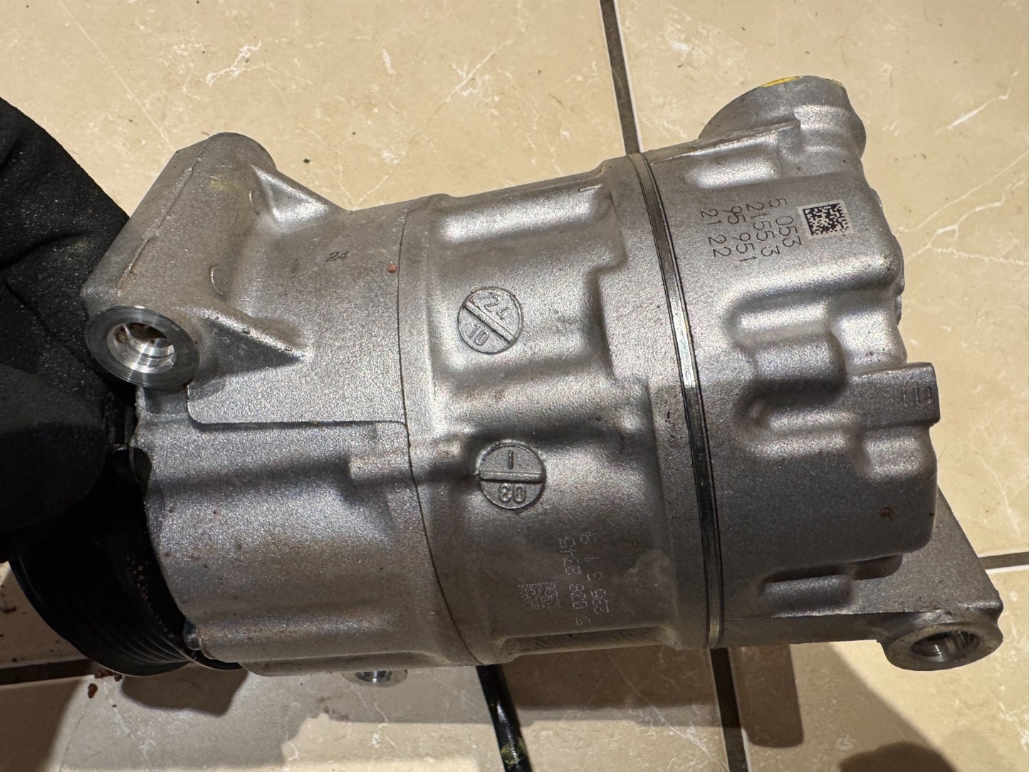 2024 MK7219D629BA MK72-19D629-BA COMPRESSORE AC CLIMA LAND ROVER DAMAGED