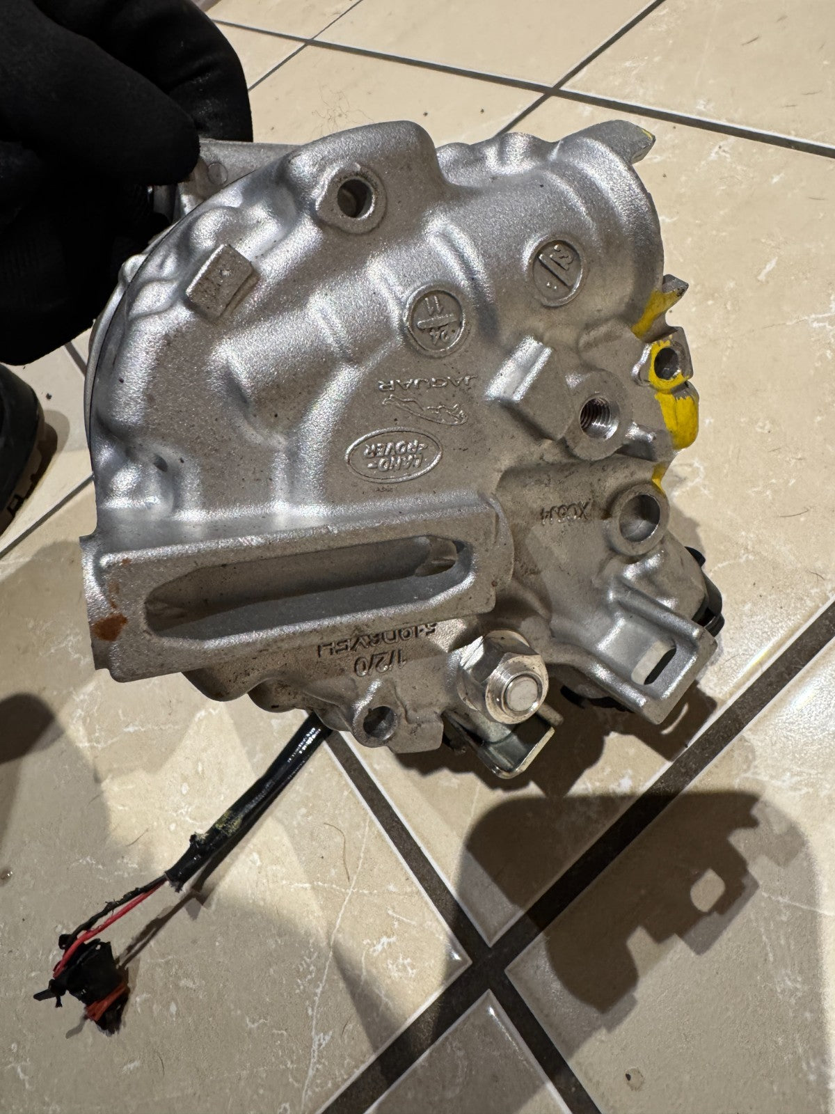 2024 MK7219D629BA MK72-19D629-BA COMPRESSORE AC CLIMA LAND ROVER DAMAGED