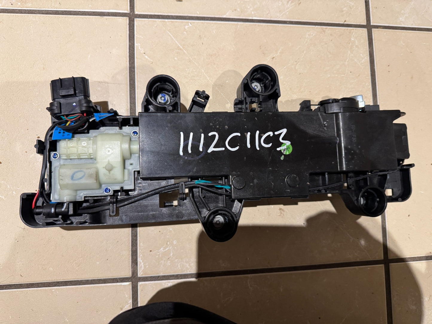 Polestar Polestar 4 Front Door Exterior Handle Left 2024 (23-25) Scratched