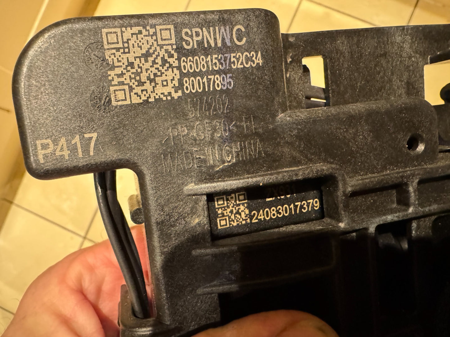 Polestar Polestar 4 Front Door Exterior Handle Left 2024 (23-25) Scratched