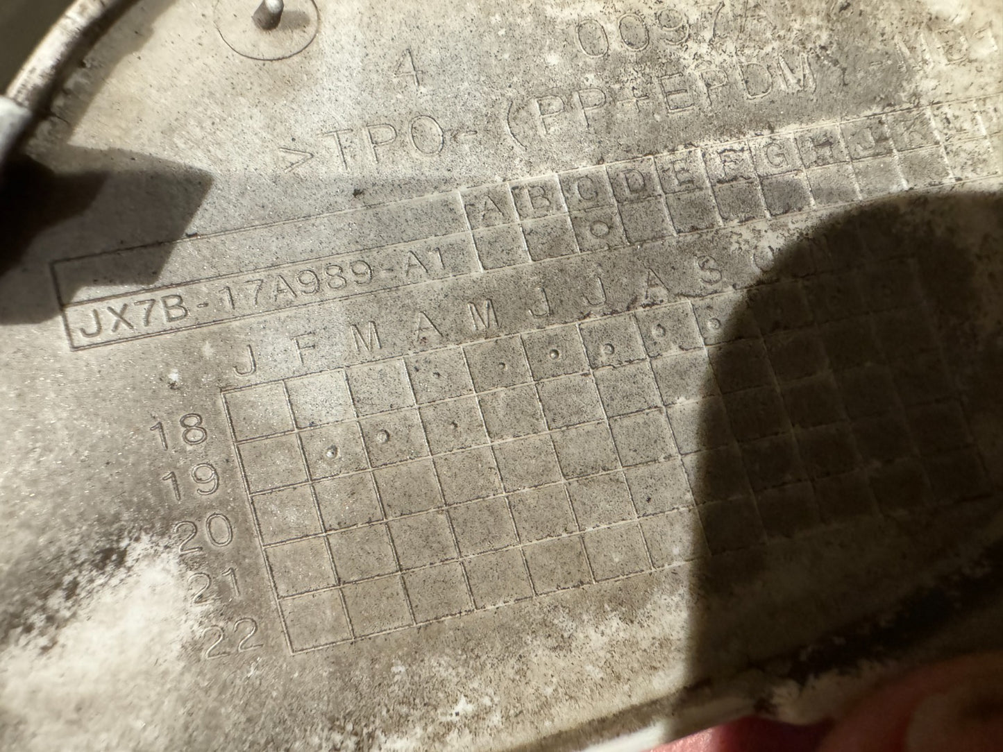 JX7B-17A989-S GENUINE FORD FOCUS ST LINE FRONT BUMBER TOW EYE COVER VERY GOOD