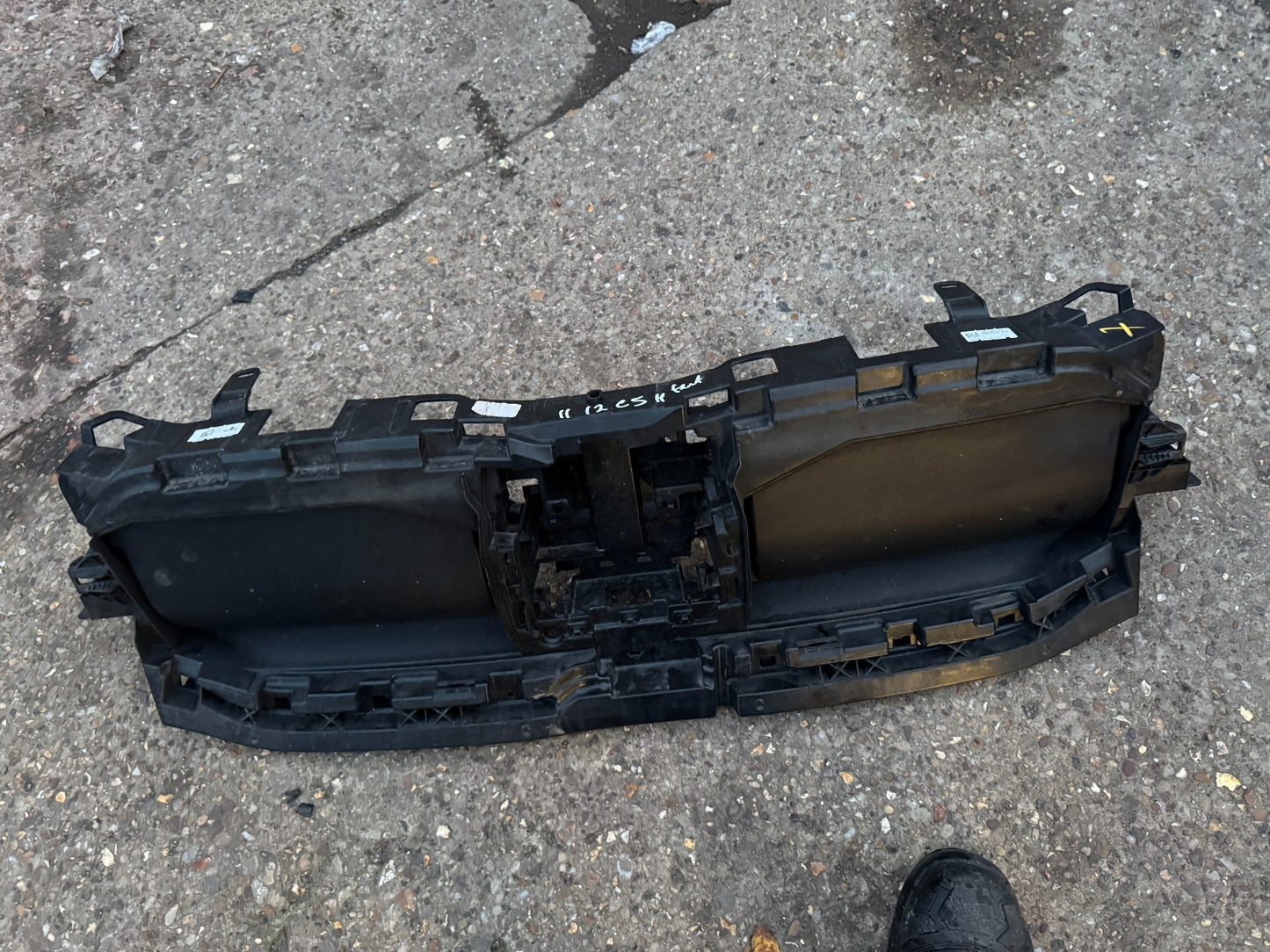 BMW X2 U10 2023 ON GENUINE FRONT BLIND SURROUND - WZ3228