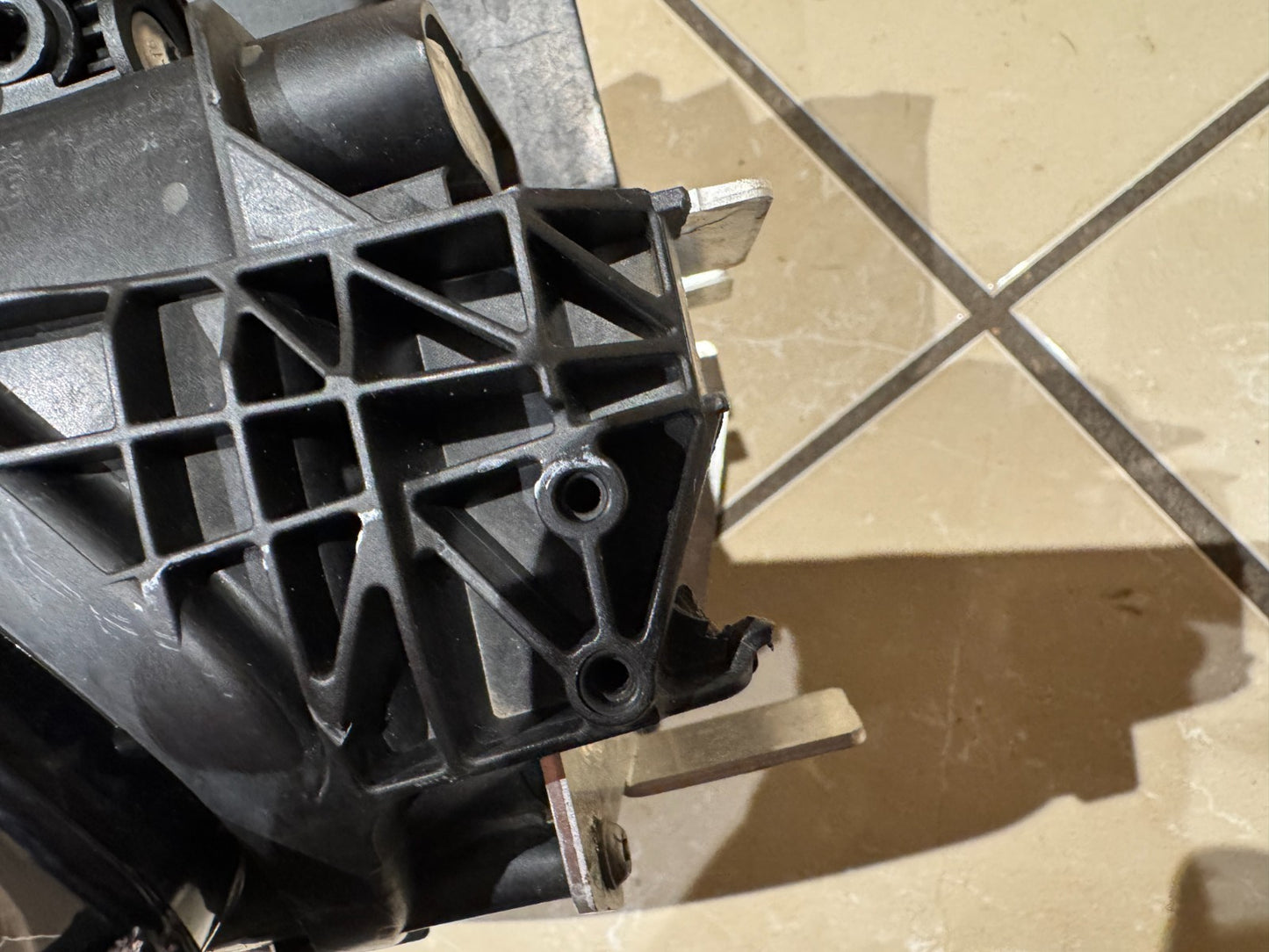 Genuine FORD PUMA LEFT LED HEADLIGHT R1TB-13E015-BB GENUINE 2024 2025 Damaged