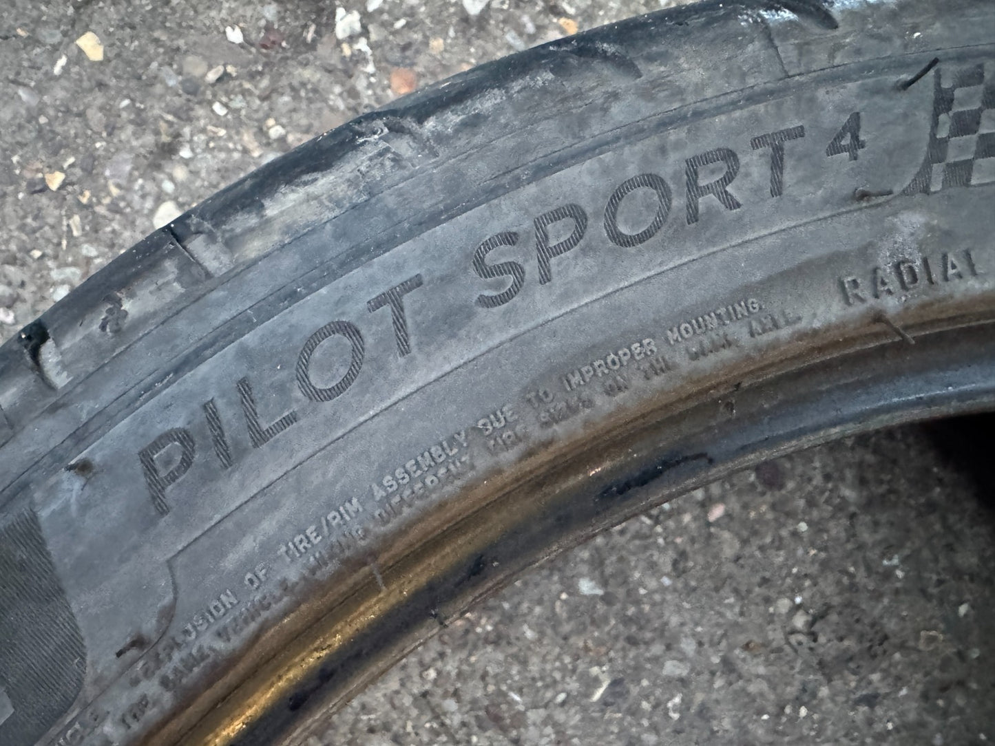 215/45 ZR18 89Y MICHELIN PILOT SPORT 4 | DoT3321 | 5mm 215 45 18 tyre