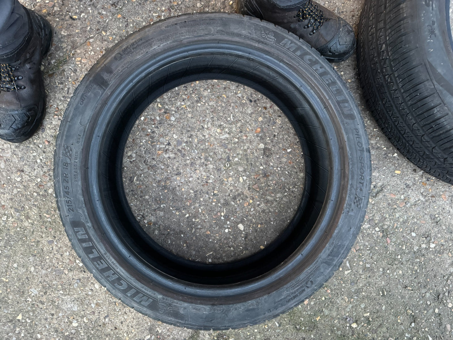 215/45 ZR18 89Y MICHELIN PILOT SPORT 4 | DoT3321 | 5mm 215 45 18 tyre