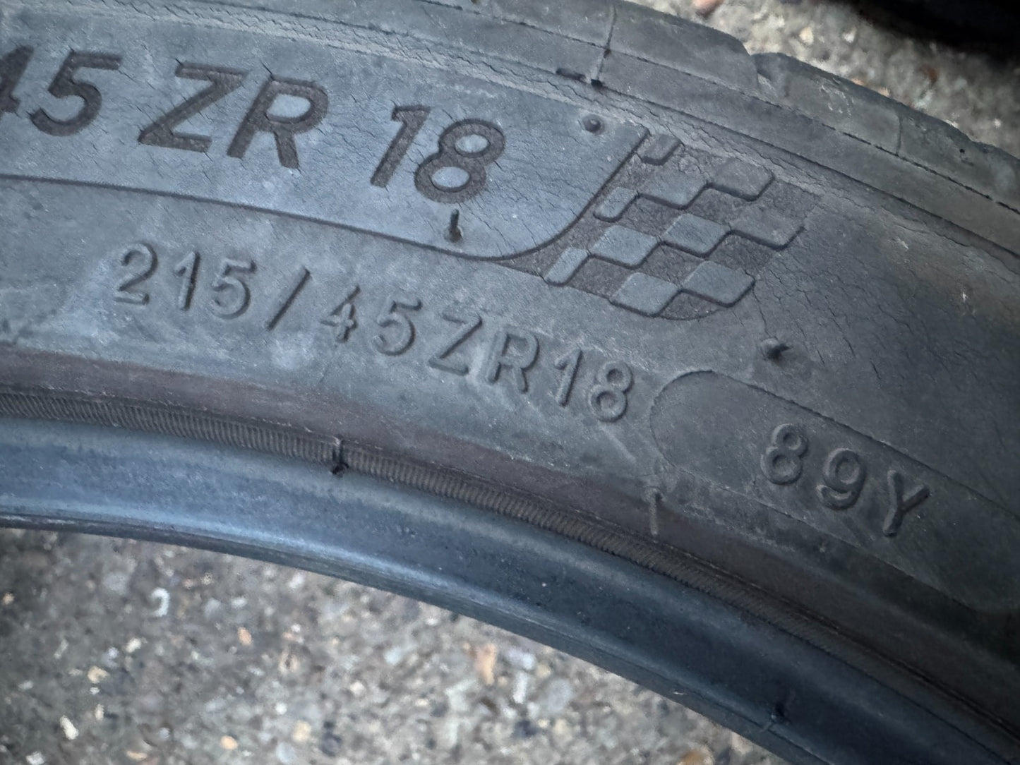 215/45 ZR18 89Y MICHELIN PILOT SPORT 4 | DoT3321 | 5mm 215 45 18 tyre