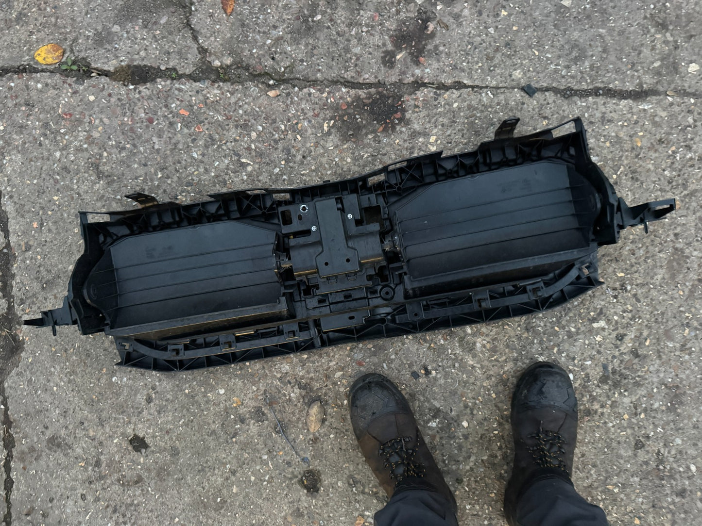 BMW X2 U10 2023 ON GENUINE FRONT BLIND SURROUND - WZ3228