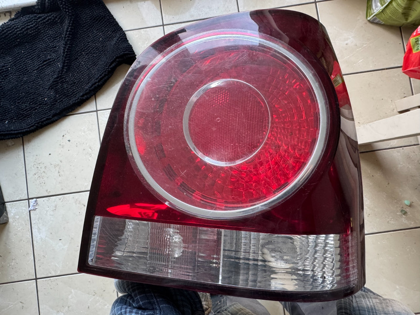 2008 Volkswagen Polo REAR/TAIL LIGHT RIGHT SIDE scratched 606945096AA