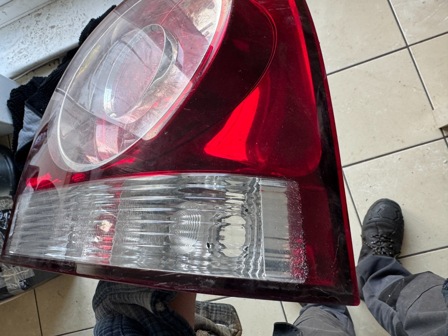 2008 Volkswagen Polo REAR/TAIL LIGHT RIGHT SIDE scratched 606945096AA