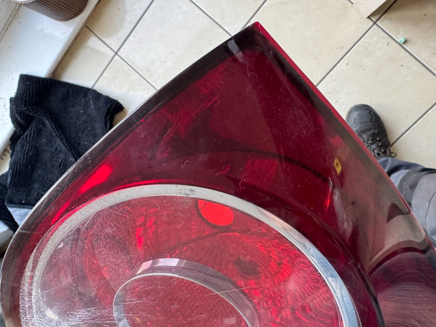 2008 Volkswagen Polo REAR/TAIL LIGHT RIGHT SIDE scratched 606945096AA