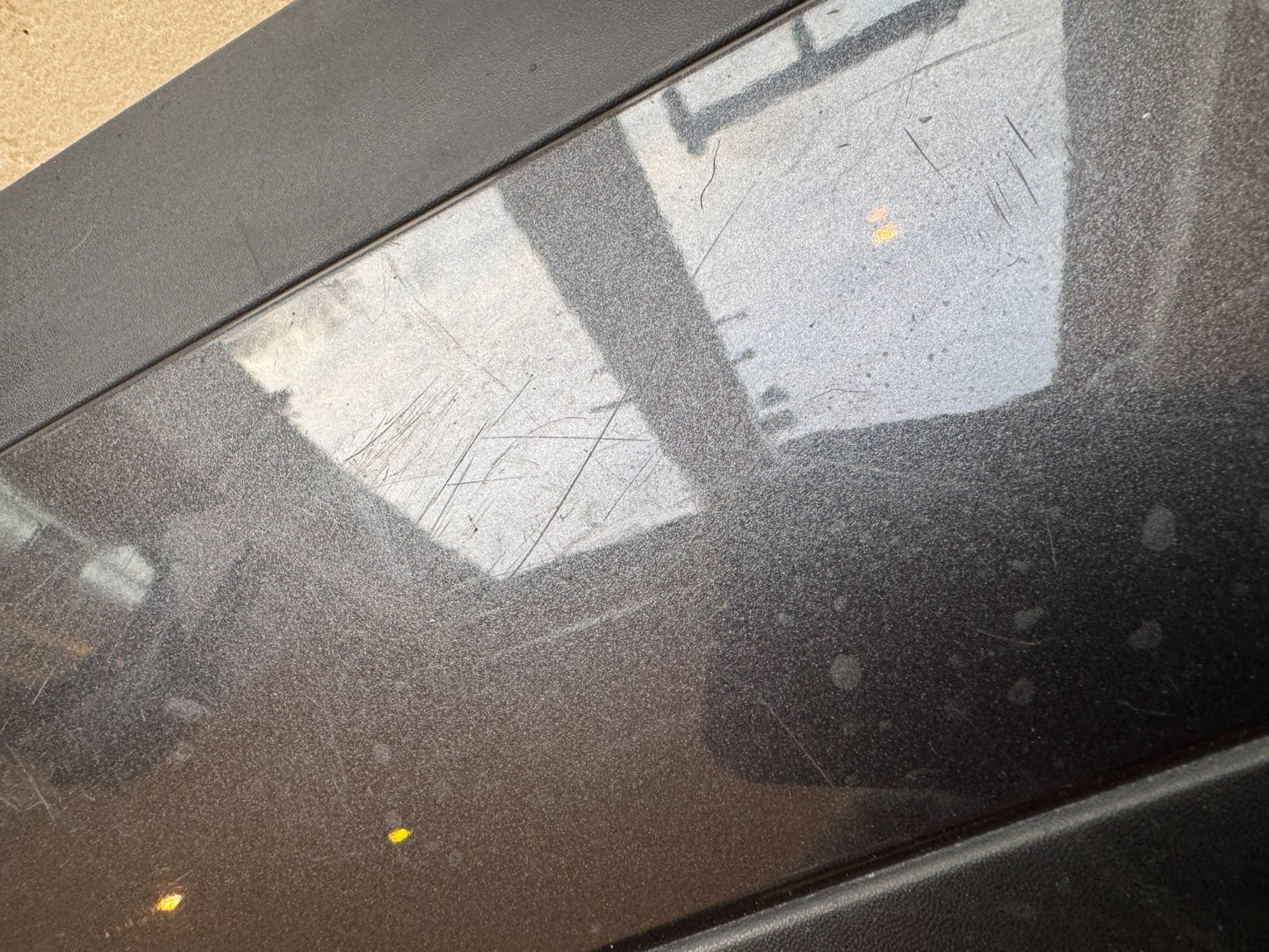 RANGE ROVER EVOQUE L551 2019 FRONT RIGHT LOWER DOOR MOULDING K8D221064 SCRATCHED