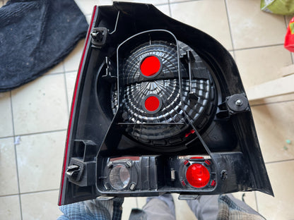 2008 Volkswagen Polo REAR/TAIL LIGHT RIGHT SIDE scratched 606945096AA