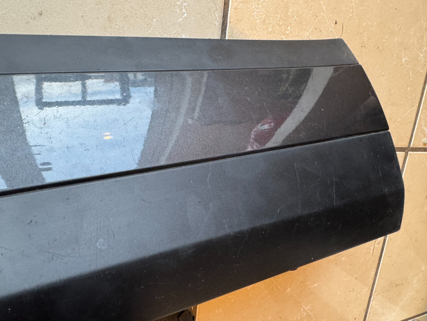 RANGE ROVER EVOQUE L551 2019 FRONT RIGHT LOWER DOOR MOULDING K8D221064 SCRATCHED