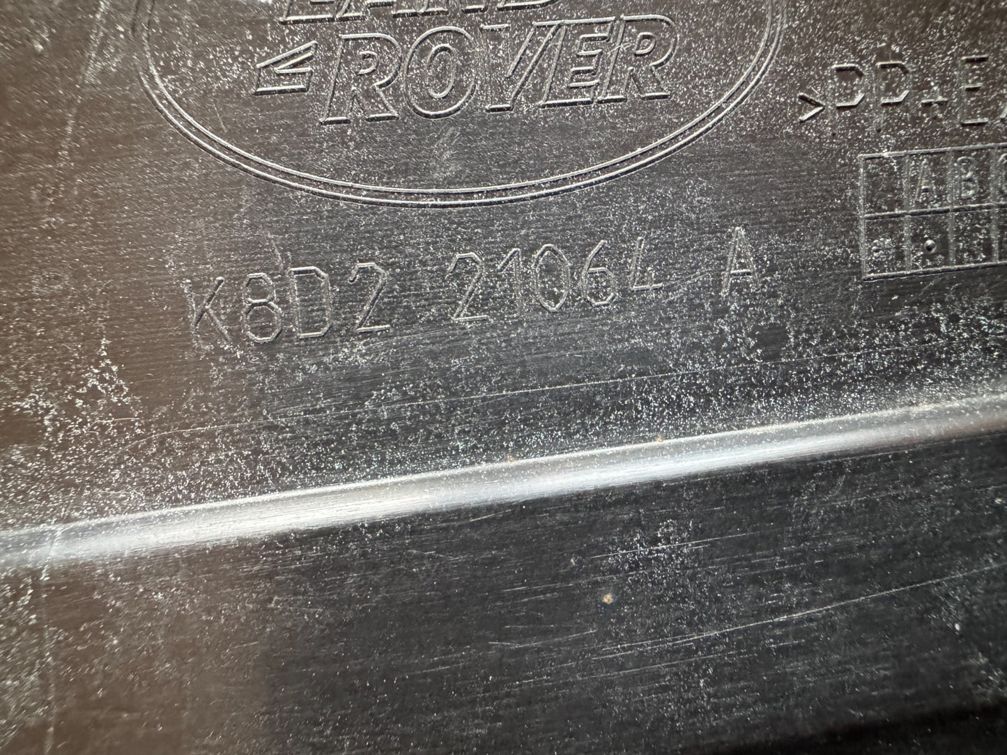 RANGE ROVER EVOQUE L551 2019 FRONT RIGHT LOWER DOOR MOULDING K8D221064 SCRATCHED