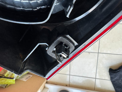 2008 Volkswagen Polo REAR/TAIL LIGHT RIGHT SIDE scratched 606945096AA