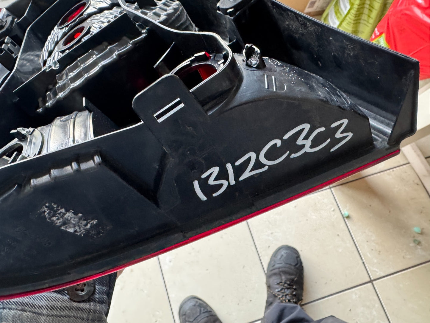 2008 Volkswagen Polo REAR/TAIL LIGHT RIGHT SIDE scratched 606945096AA