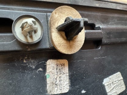 RANGE ROVER EVOQUE L551 2019 FRONT RIGHT LOWER DOOR MOULDING K8D221064 SCRATCHED