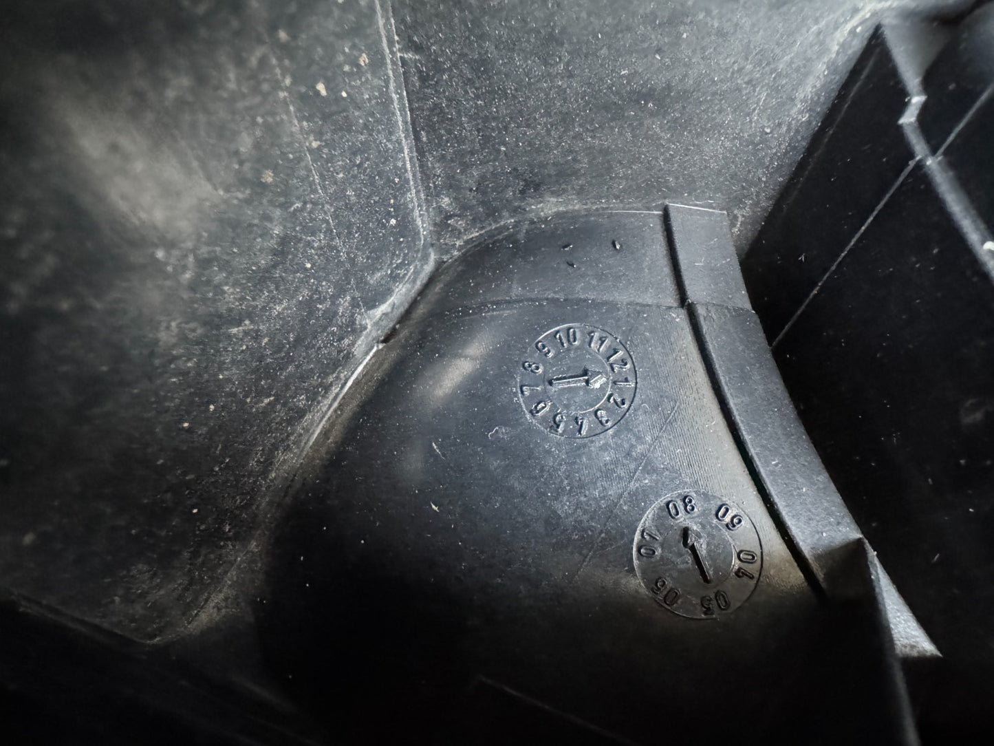 2008 Volkswagen Polo REAR/TAIL LIGHT RIGHT SIDE scratched 606945096AA