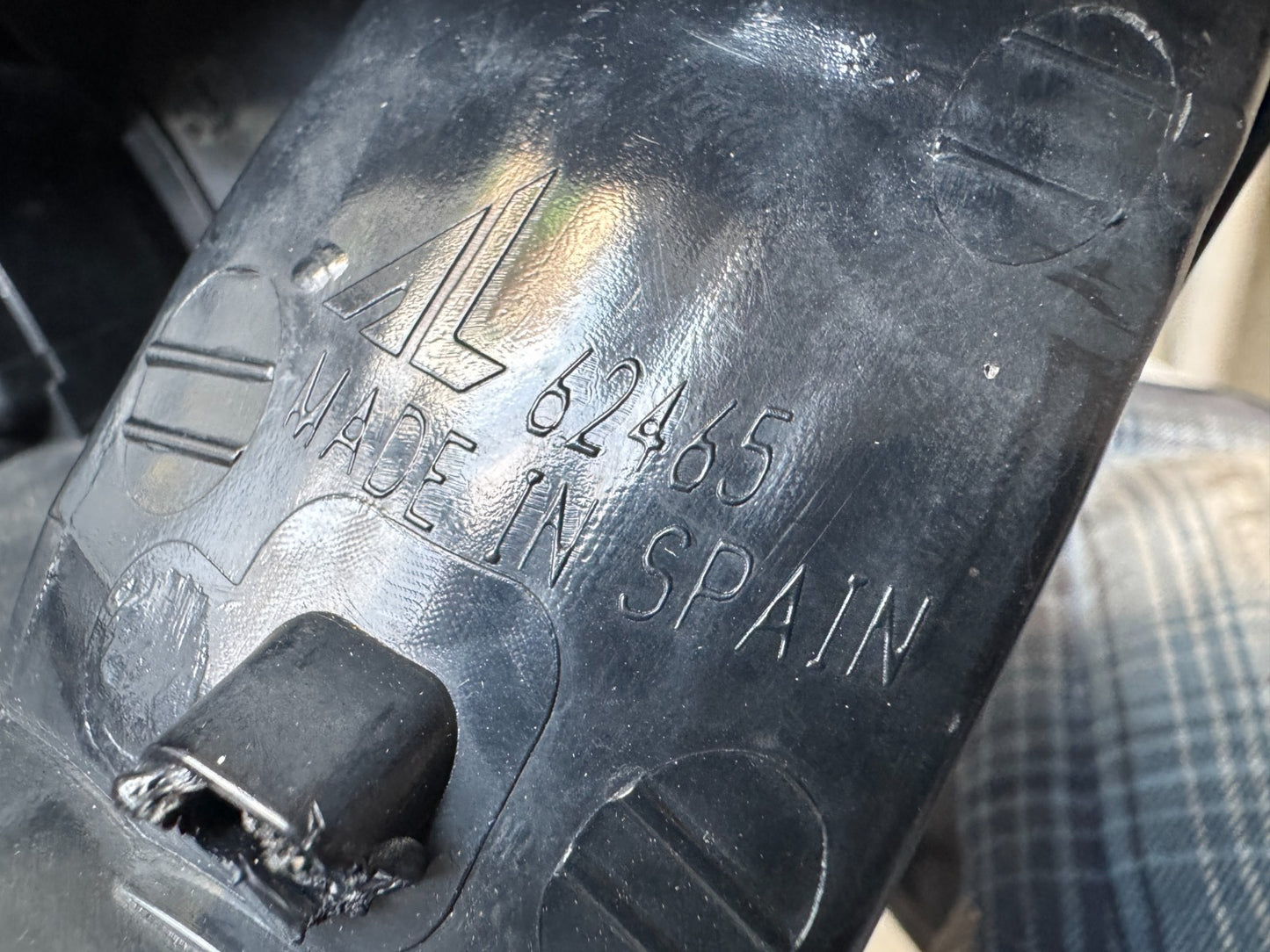 2008 Volkswagen Polo REAR/TAIL LIGHT RIGHT SIDE scratched 606945096AA