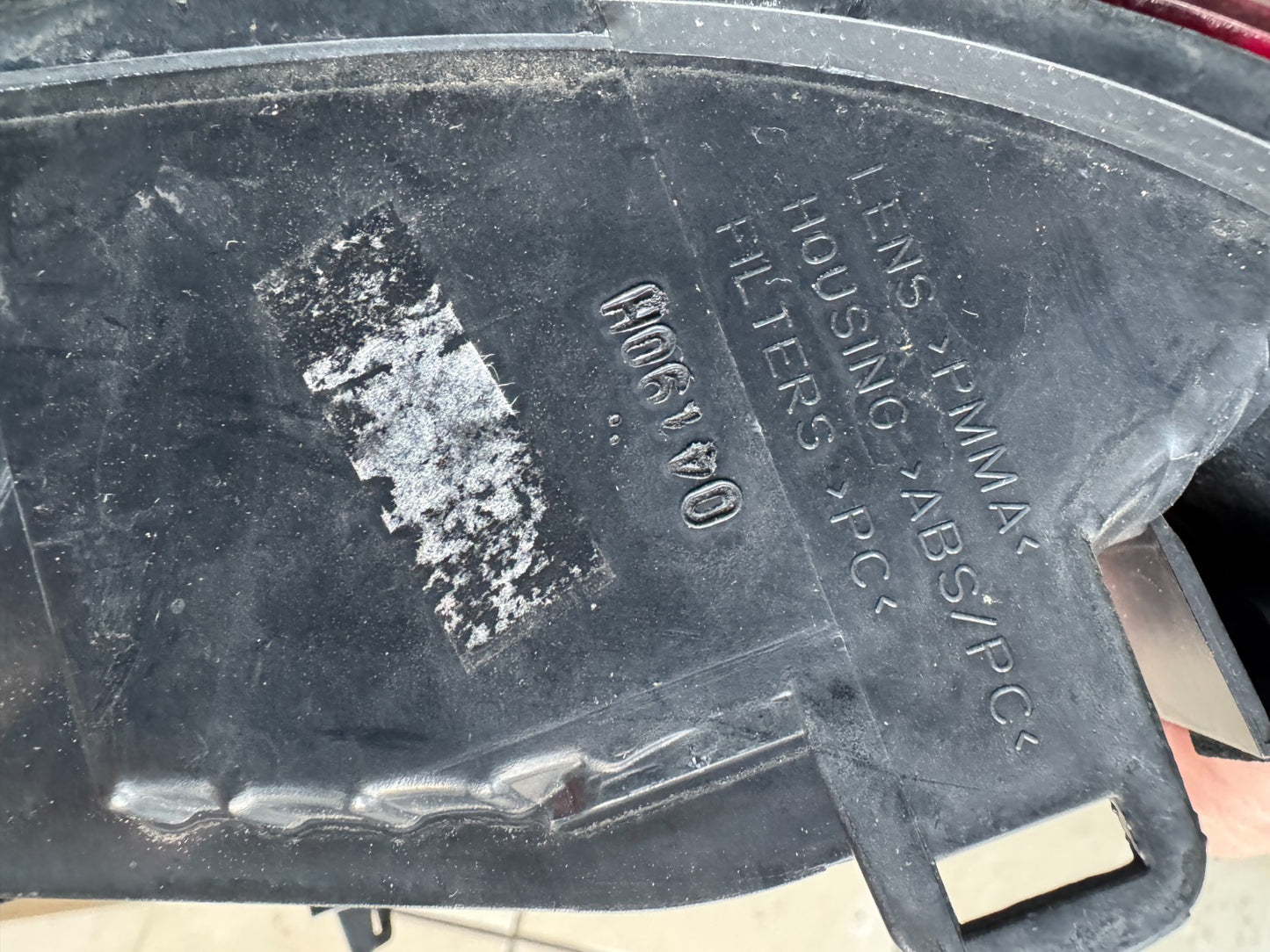 2008 Volkswagen Polo REAR/TAIL LIGHT RIGHT SIDE scratched 606945096AA