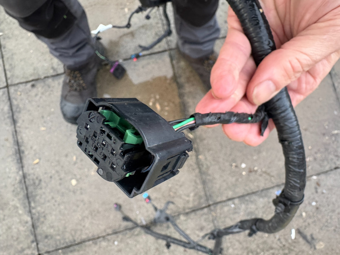 Genuine 2025 Land Rover Discovery Sport Front Bumper Wiring Loom LR143854