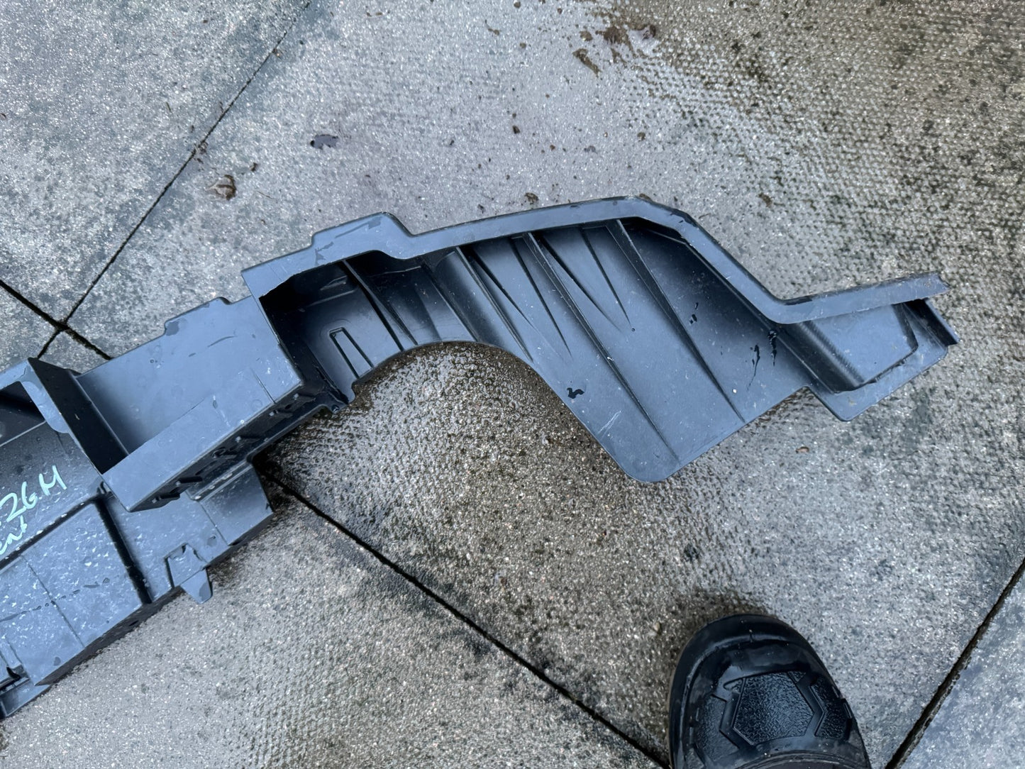 RANGE ROVER L460 2022-25 GENUINE FRONT BUMPER IMPACT ABSORBER M8E217A793A