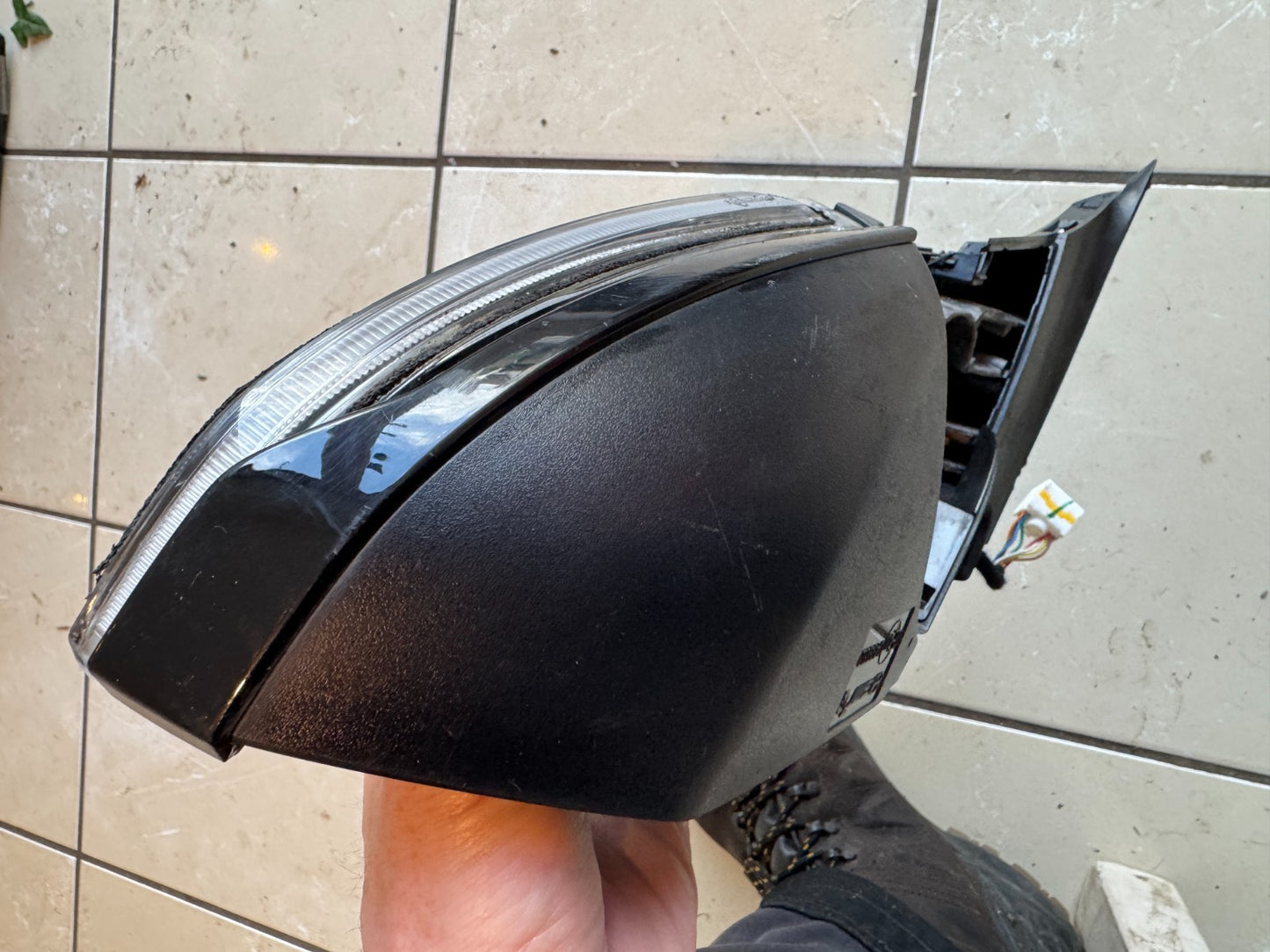 2022 HYUNDAI TUCSON WING MIRROR LEFT 87620-N7210 8 WIRE CONNECTOR GENUINE