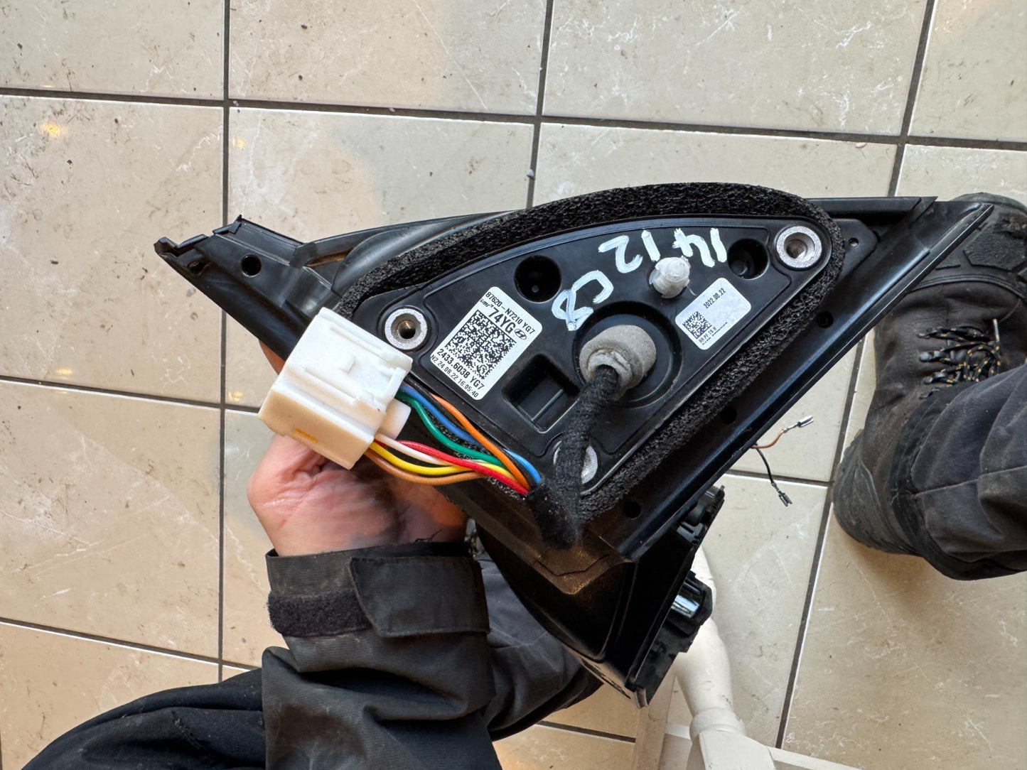 2022 HYUNDAI TUCSON WING MIRROR LEFT 87620-N7210 8 WIRE CONNECTOR GENUINE