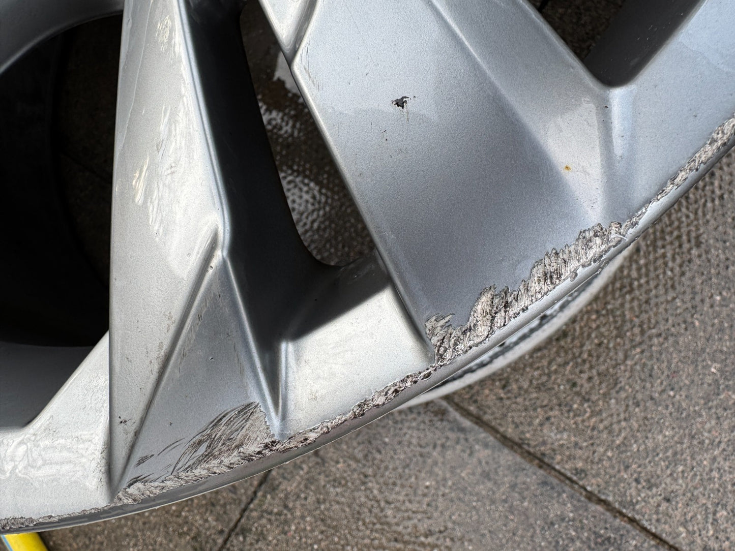 1x Genuine Volkswagen VW Golf MK8 R-Line 17” Alloy Wheel Rim 7.5Jx17 5H0601025AF