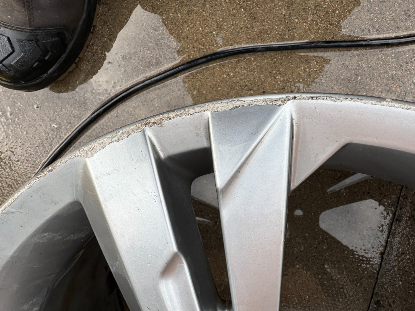 1x Genuine Volkswagen VW Golf MK8 R-Line 17” Alloy Wheel Rim 7.5Jx17 5H0601025AF