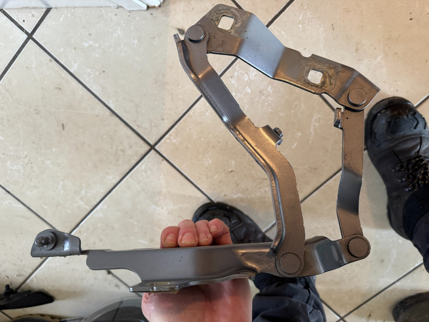 LAND ROVER DISCOVERY DISCO 5 HY3216801D LEFT BONNET HINGE NEXT DAY DELIVERY