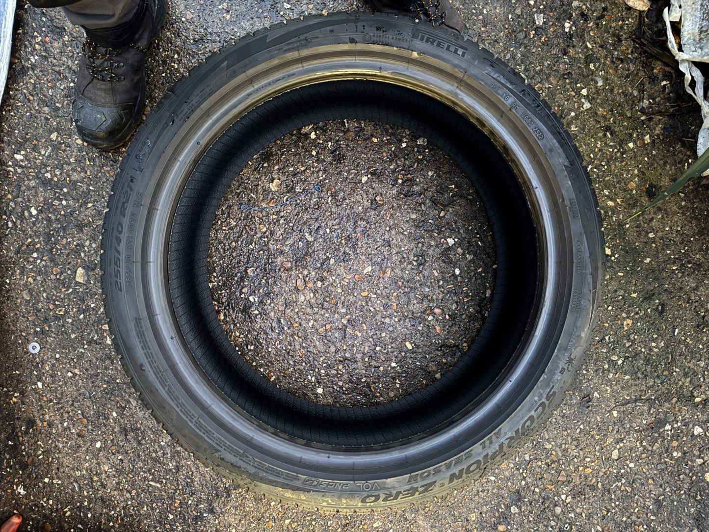 1x 255 40 R21 102V Pirelli Scorpion Zero M+S VOL 7mm 2522 no repairs. next day