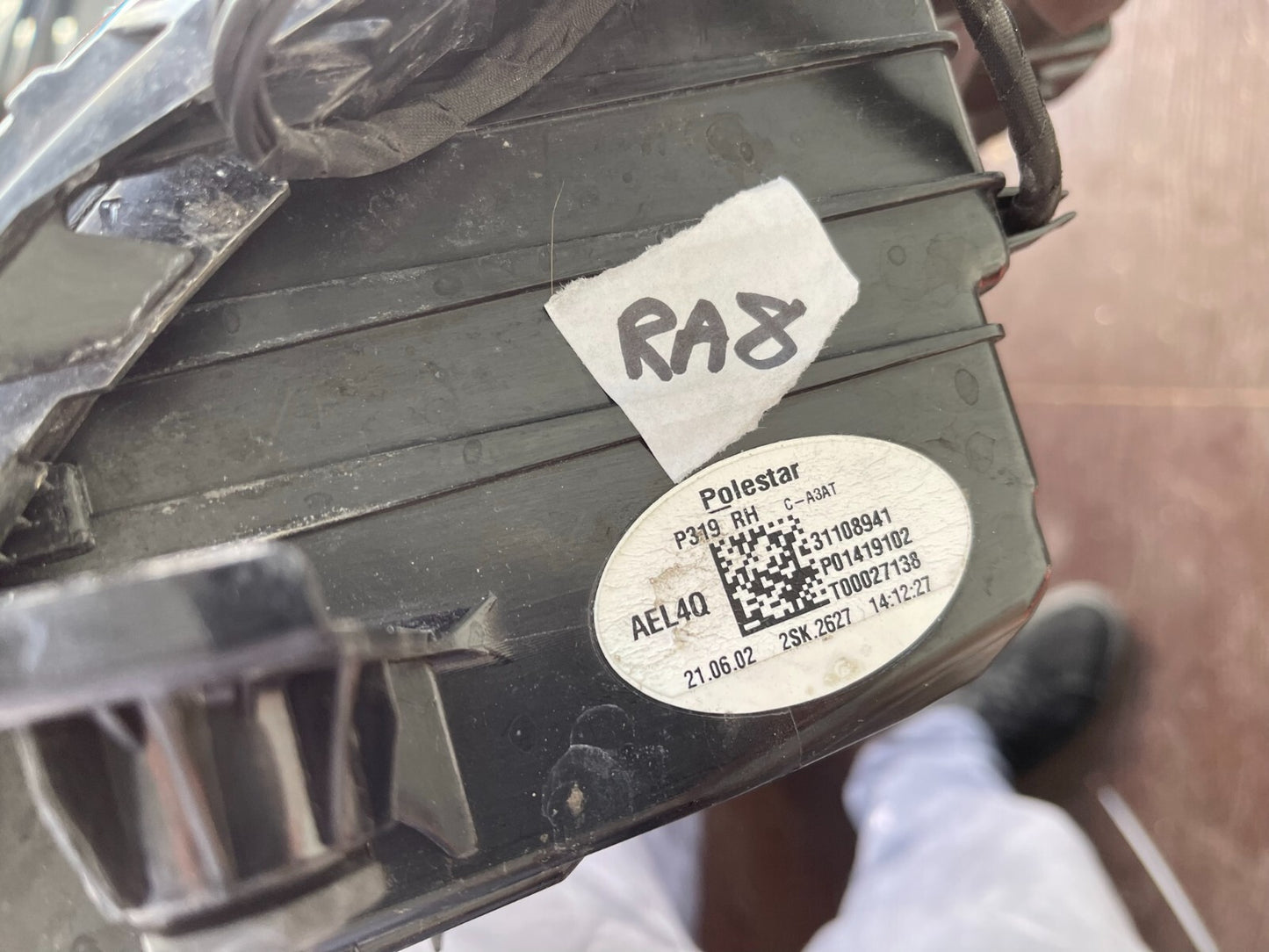 POLESTAR 2 2021-2022 REAR TAIL LIGHT ON BODY OUTER RIGHT RH 31108941