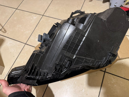 2025 VOLVO XC60 II RIGHT FRONT LAMP HEADLIGHT UK 32420436 BROKEN MOUNTING LUGS