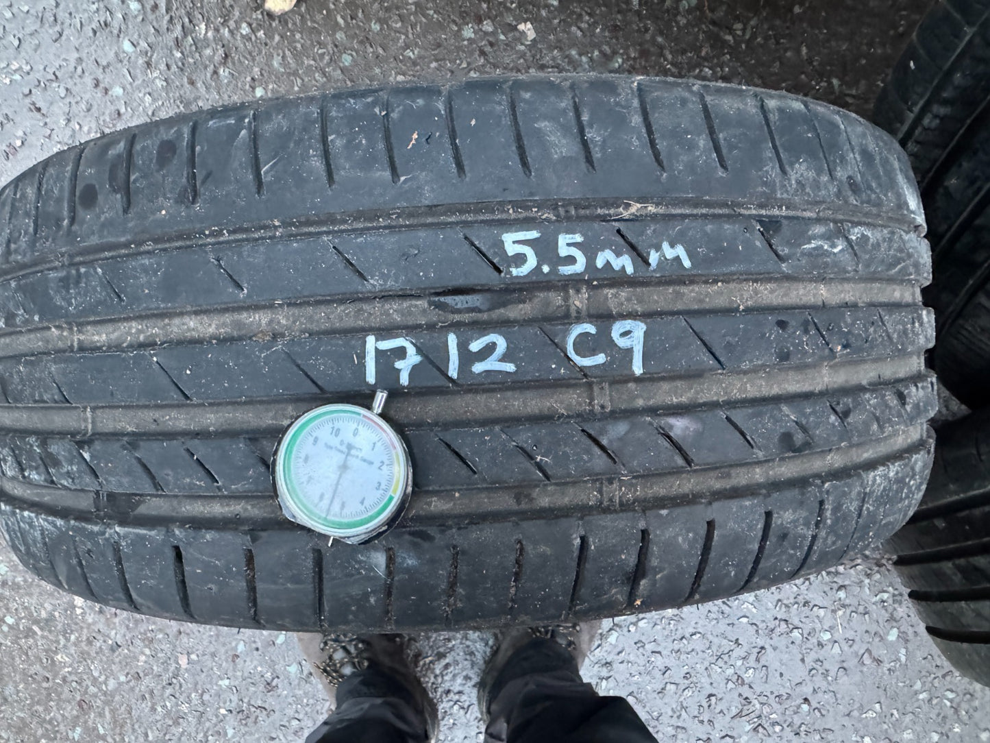 225 40 ZR19 93y XL Kumho Ecsta PS71  5.5mm Cosmetic Damage