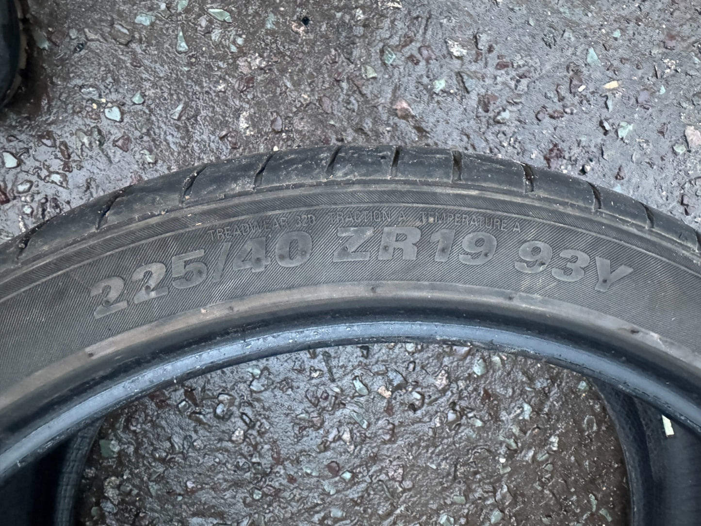 225 40 ZR19 93y XL Kumho Ecsta PS71  5.5mm Cosmetic Damage