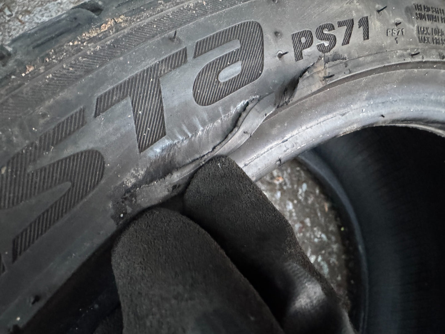 225 40 ZR19 93y XL Kumho Ecsta PS71  5.5mm Cosmetic Damage