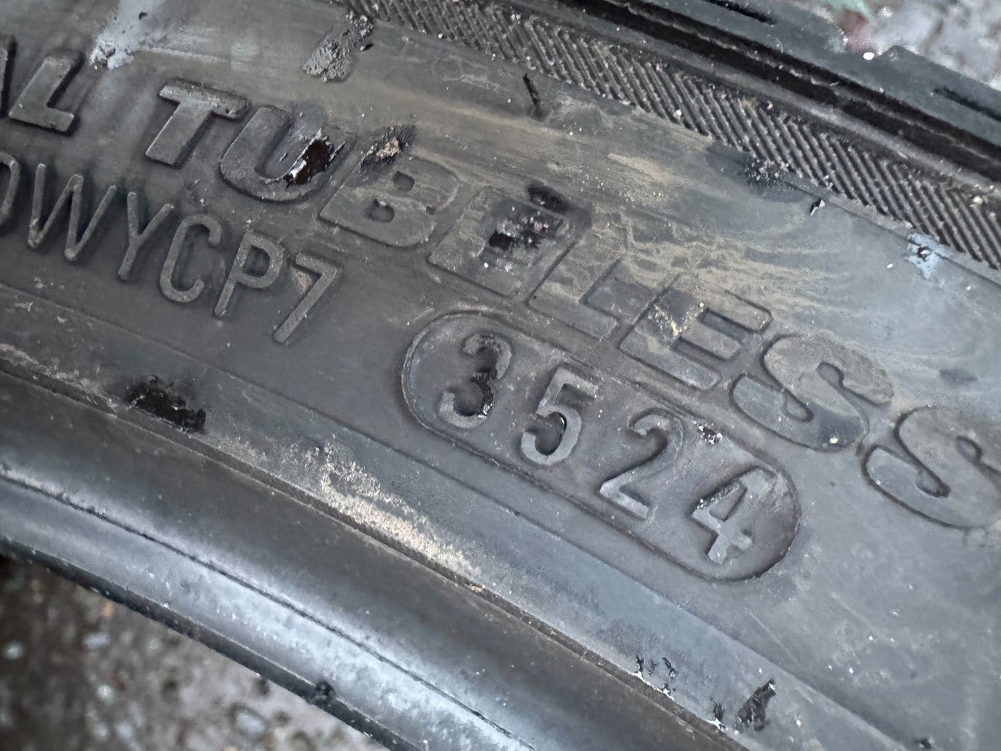 225 40 ZR19 93y XL Kumho Ecsta PS71  5.5mm Cosmetic Damage