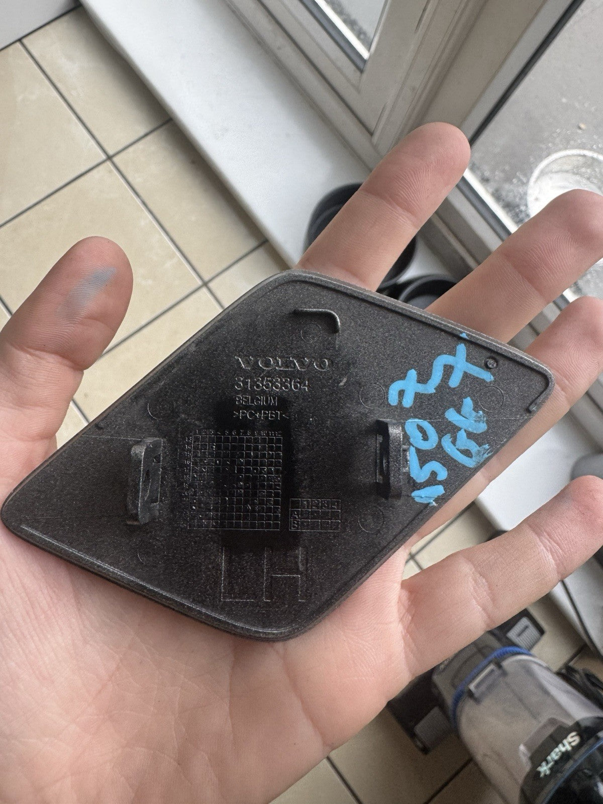 VOLVO XC90   HEADLIGHT WASHER JET COVER LEFT SIDE 2013 TO 2024   31353364